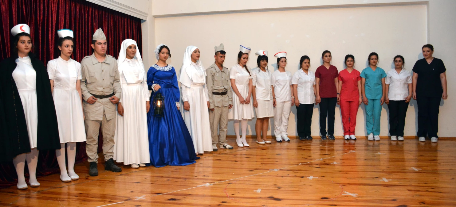 Erkan Sağlık Lisesi Hemşirelik Haftası\'nı kutluyor