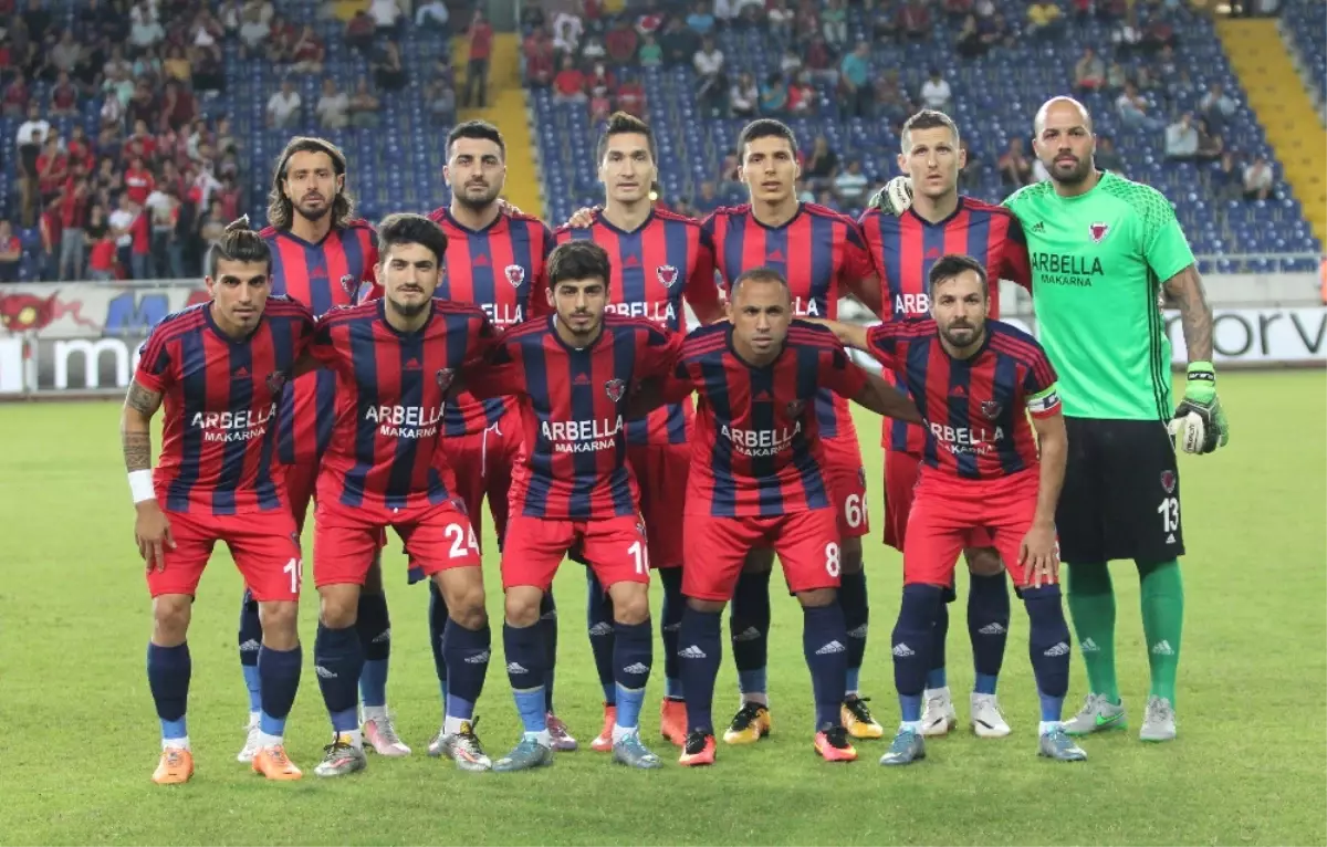 Eski Günlerini Mumla Arıyor!