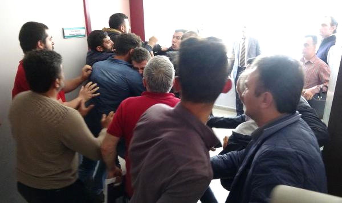 Fındıklı\'da Hes Toplantısında Gerginlik