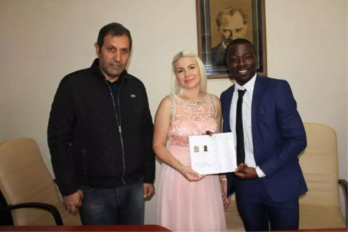 Iğdır Arasspor\'un Ganalı Futbolcusu Amoah\'a Polonyalı Eş