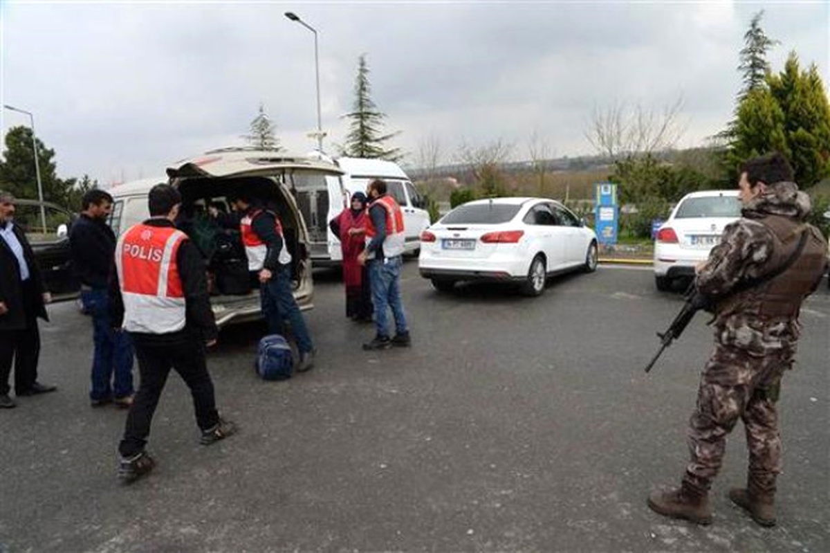 İstanbul\'da "Kurt Kapanı" Operasyonu; Araçlardan Sopa,bıçak,silah Hatta Balta Çıktı