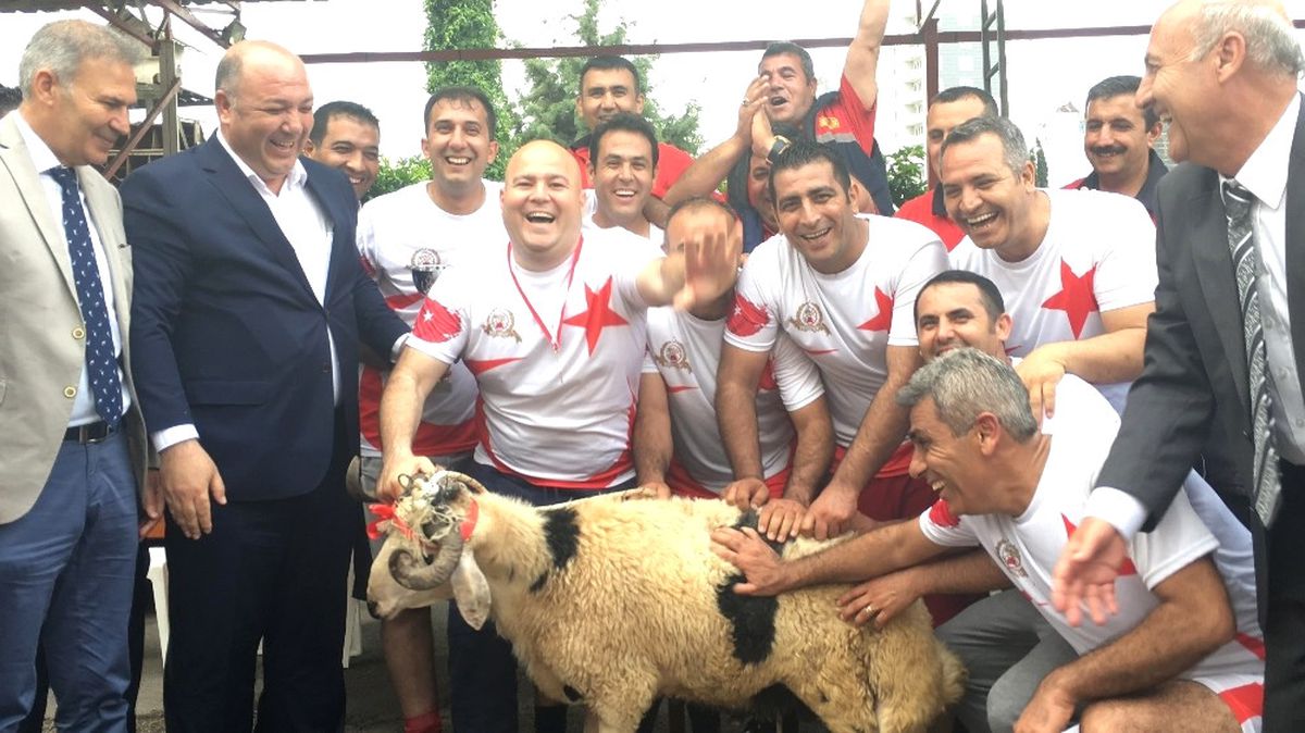 İtfaiyecilerin Koç Ödüllü Voleybol Turnuvası