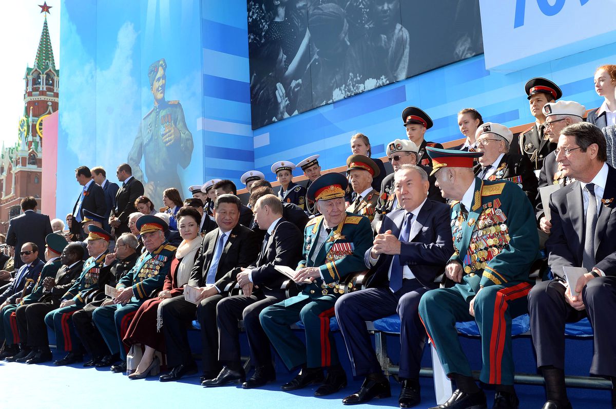 Kazakistan\'da Zafer Günü Kutlamaları