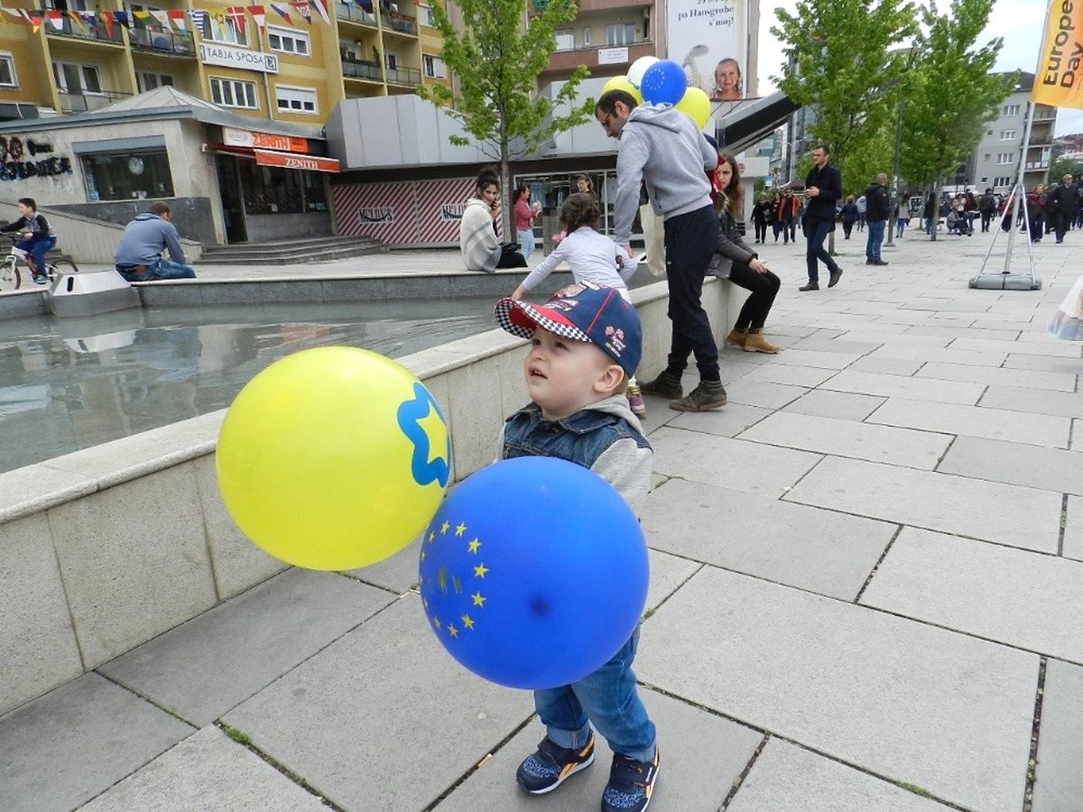 Kosova\'da Avrupa Günü Kutlamaları