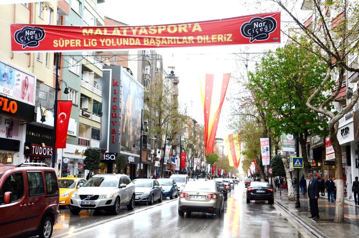 Malatya Sarı Kırmızıya Boyandı