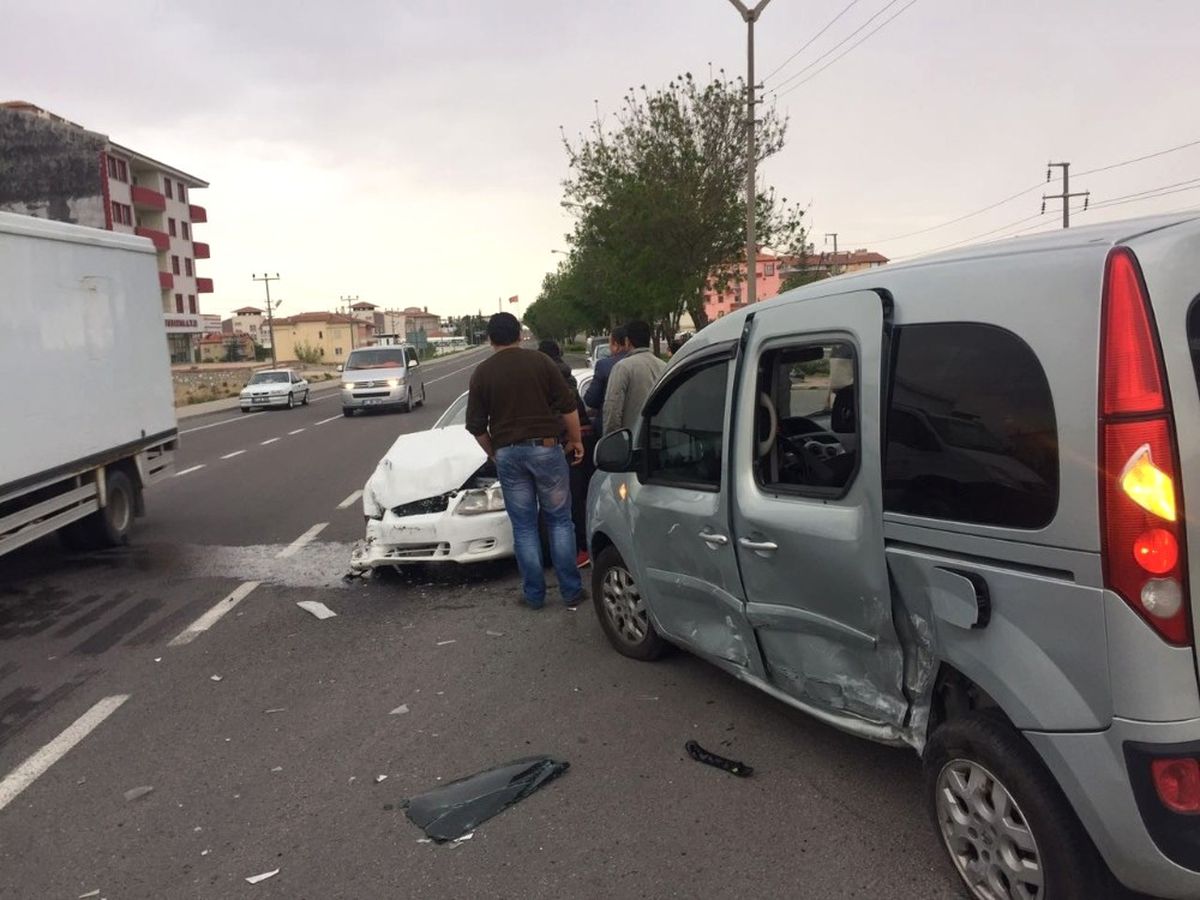 Niğde\'de 2 Ayrı Kaza: 5 Yaralı