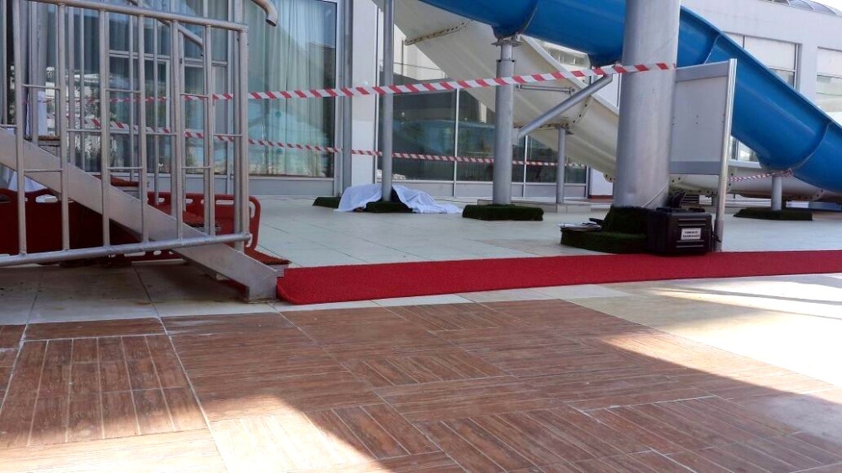 Otel Personeli Havuz Kenarında Ölü Bulundu