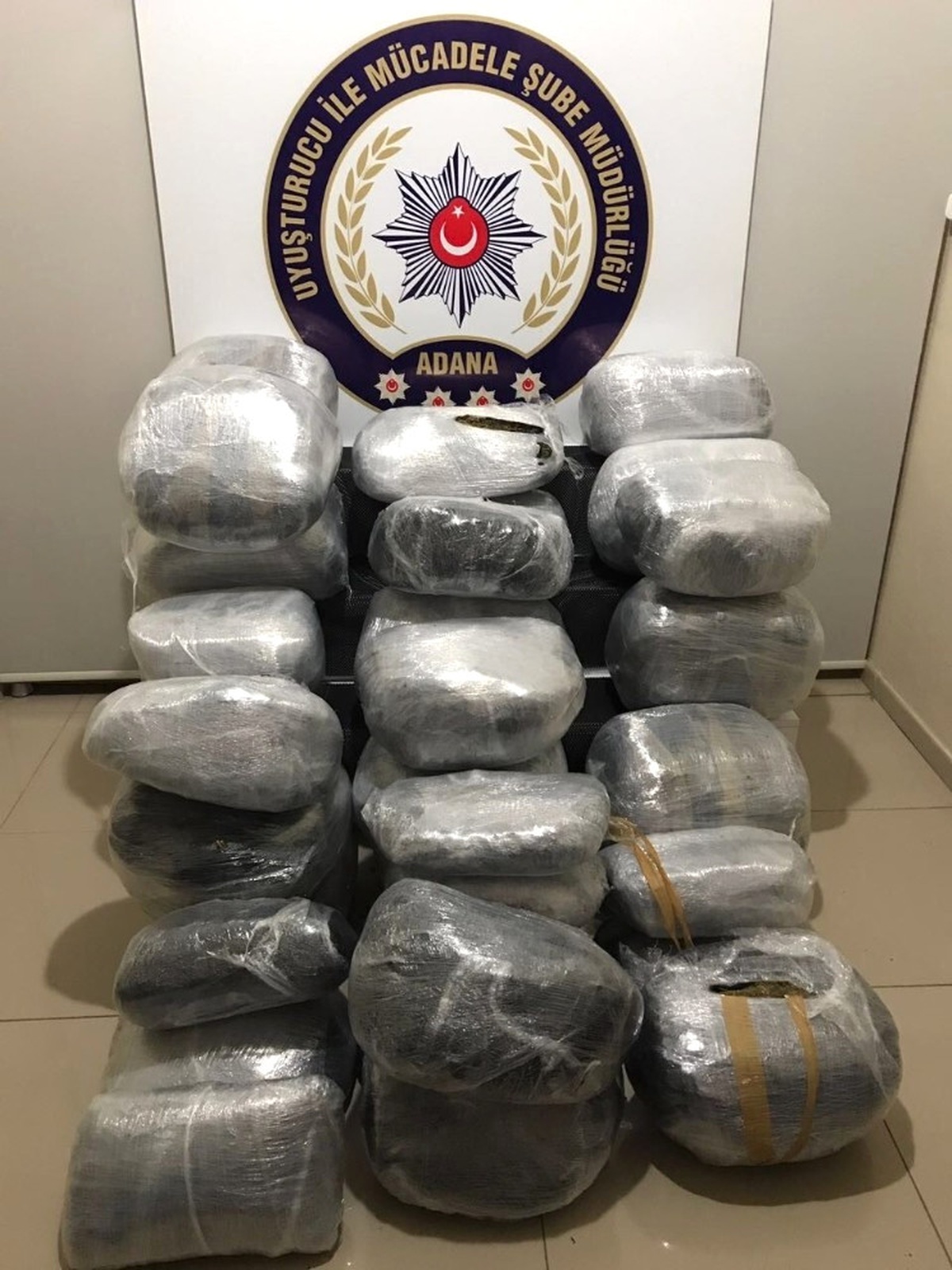 Polisten Kaçan Otomobilden 173 Kilo Esrar Çıktı