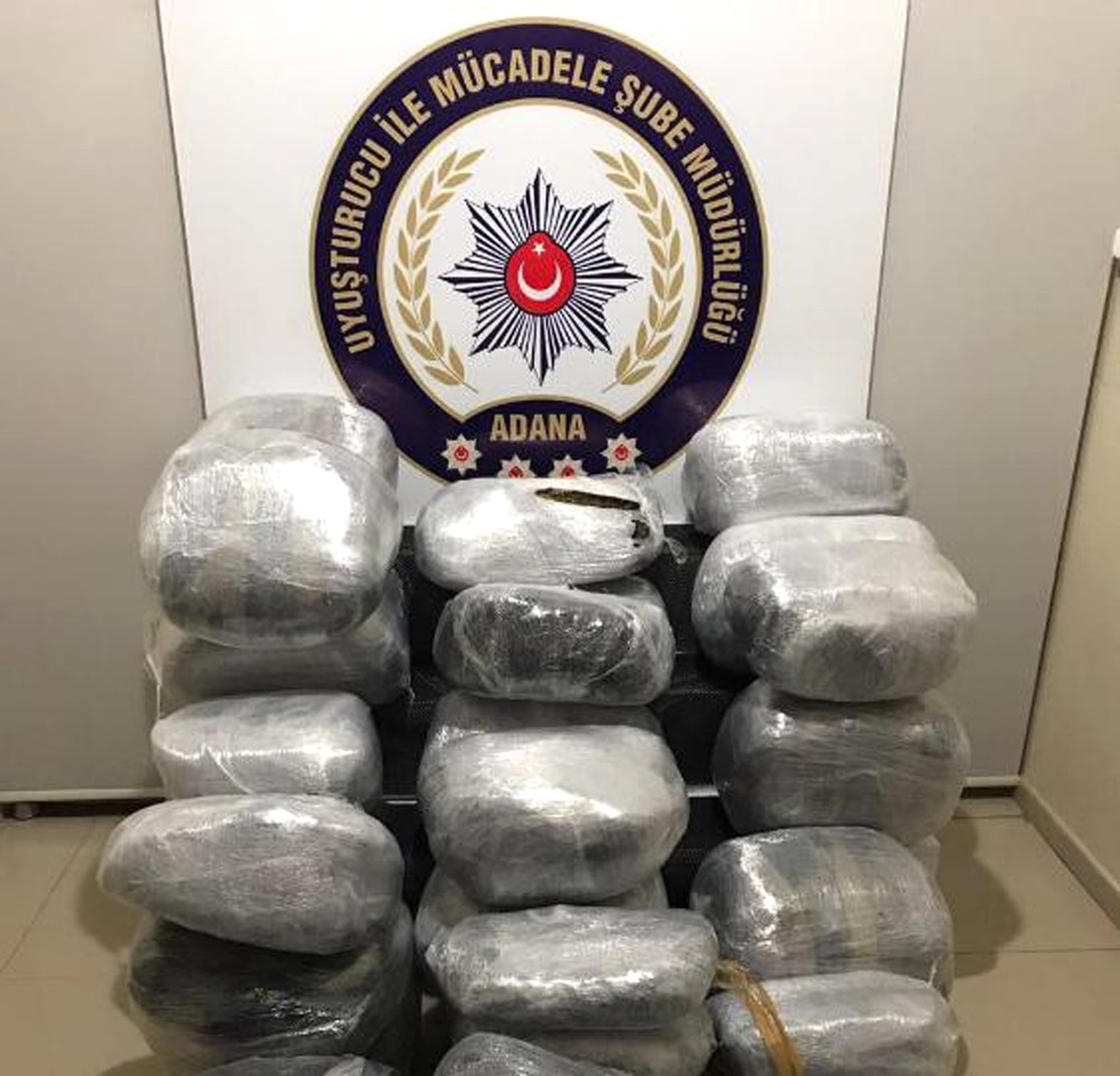Polisten Kaçan Otomobilden 173 Kilo Esrar Çıktı
