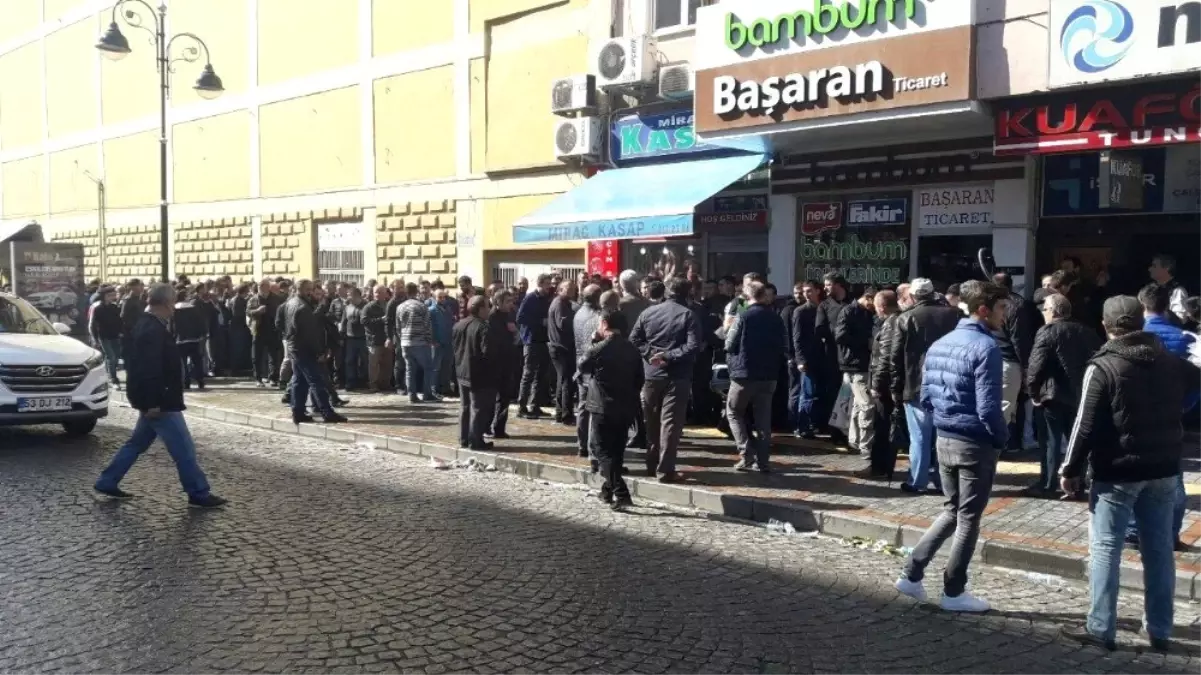 Sabahın Erken Saatlerinden İtibaren Kuyruğa Girdiler