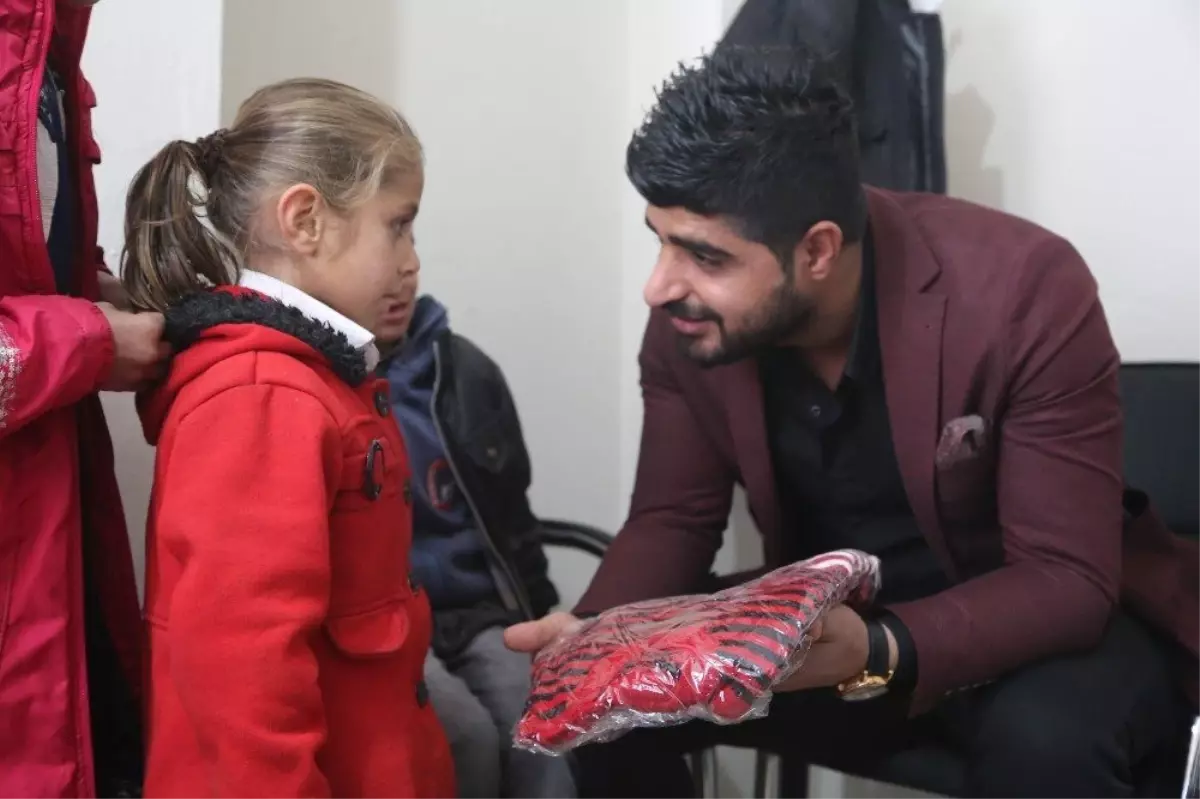 Silopi\'de Öğrencilere Giyim Yardımı