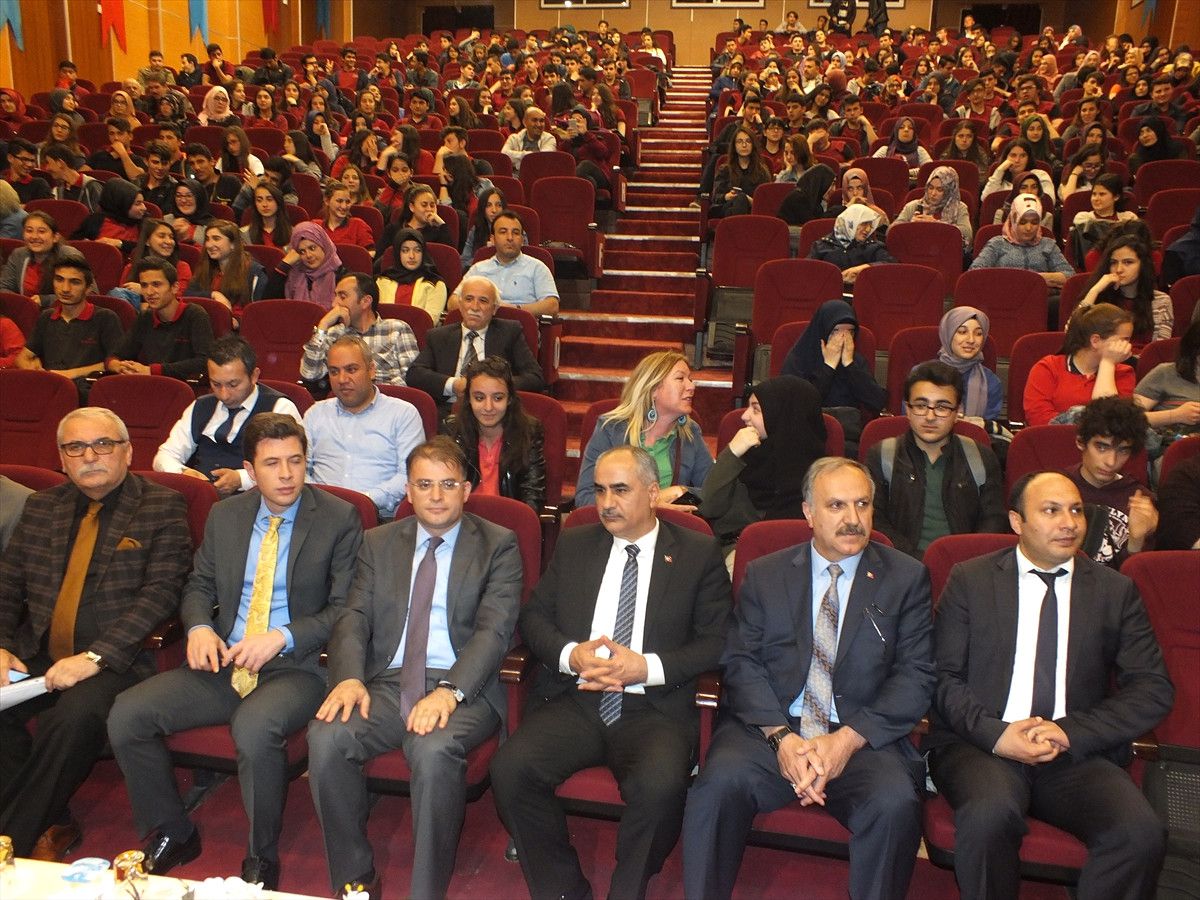 Sivas\'ta Liseler Arası Genel Kültür Bilgi Yarışması