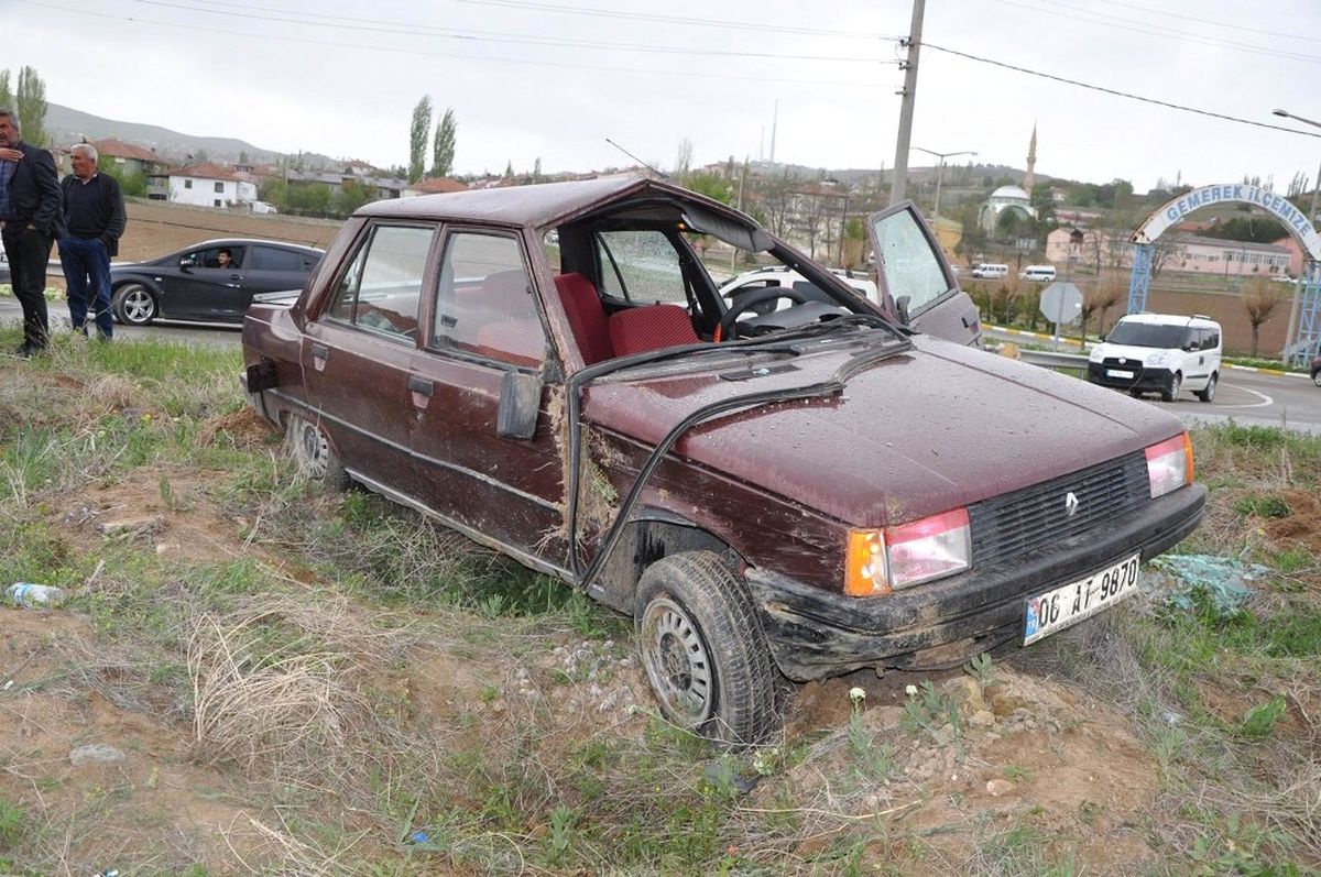 Sivas\'ta Trafik Kazası: 2 Yaralı
