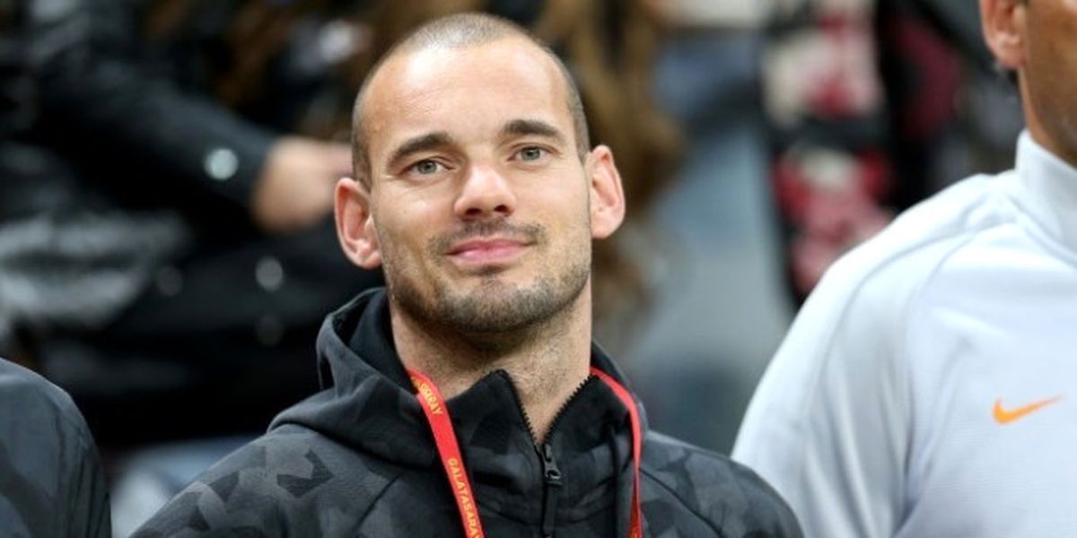 Sneijder\'den Yönetime Sert Mesaj!