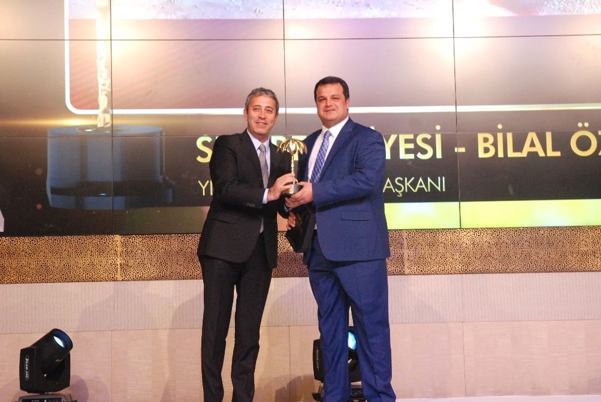 Sur Belediye Başkanı Bilal Özkan Yılın Belediye Başkanı Ödülünü Aldı