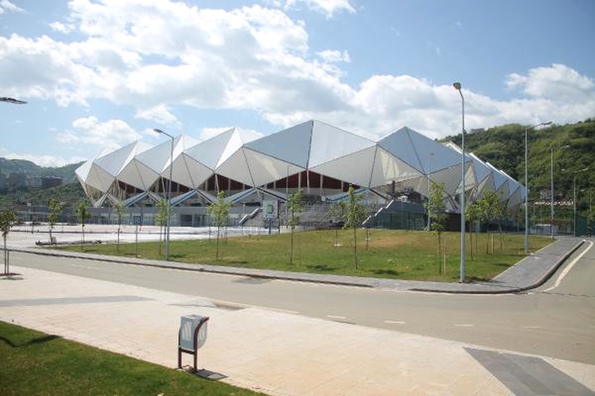 Trabzonspor\'un Yeni Stadını Fırtına Vurdu