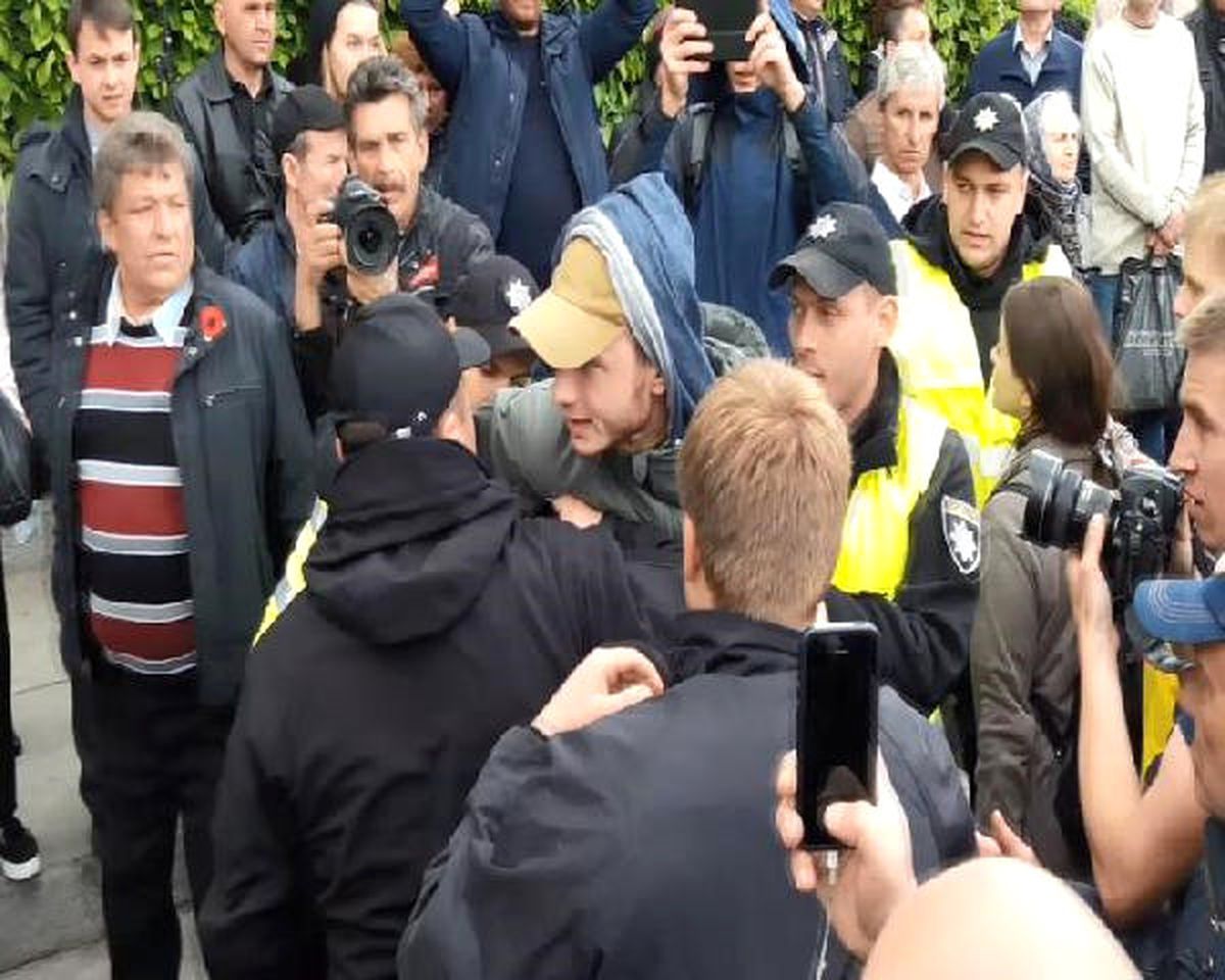 Ukrayna\'da Zafer Günü Kutlamalarında Gerginlik (2)