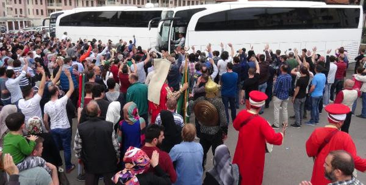 Umreye Giden Bursaspor Taraftarlarına Mehterli Uğurlama
