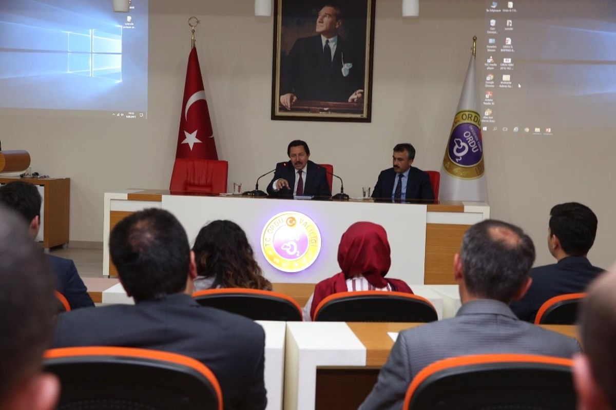 Vali Balkanlıoğlu\'ndan Bürokratlara Uyarı