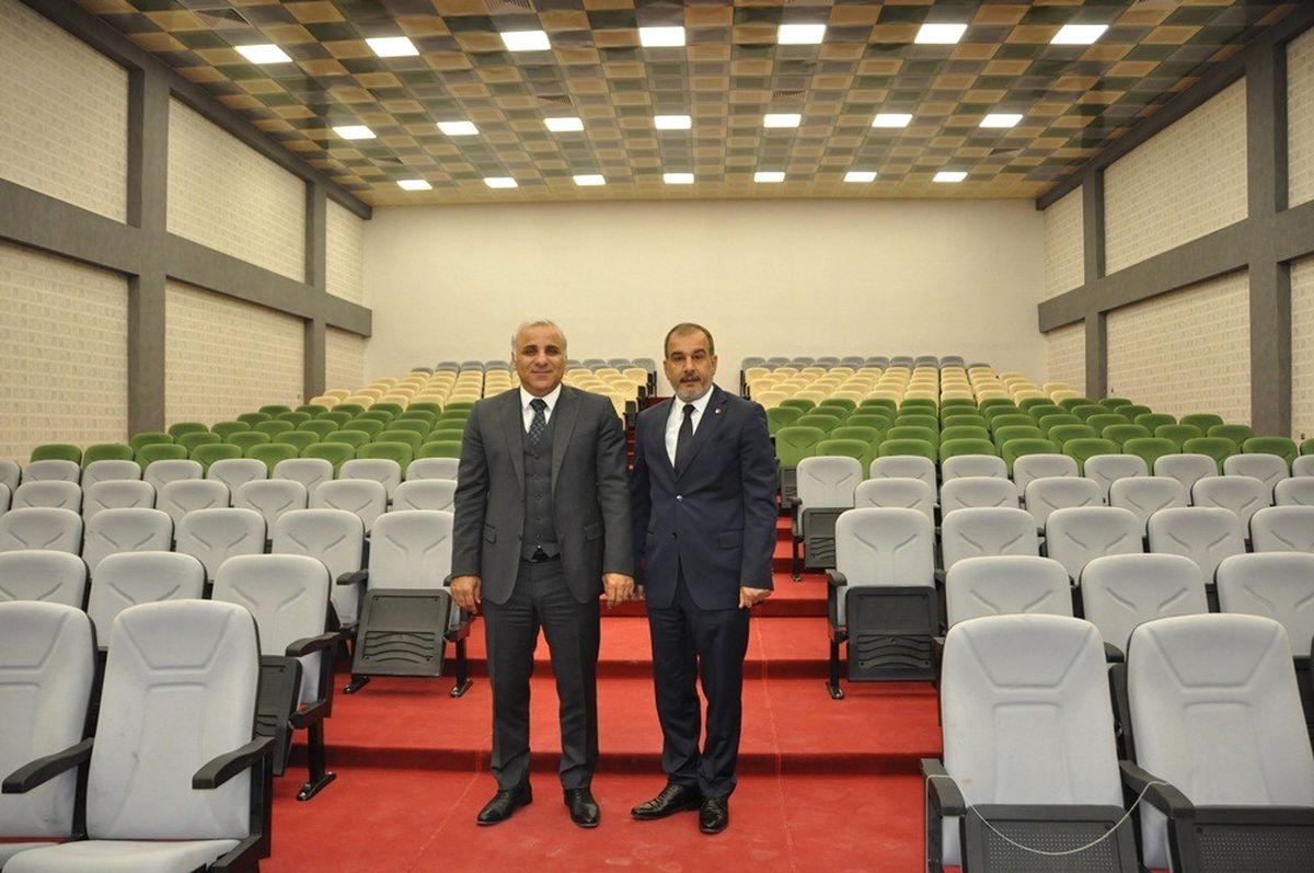 Vali Zorluoğlu, Konferans Salonu ve Teşhir Merkezini İnceledi