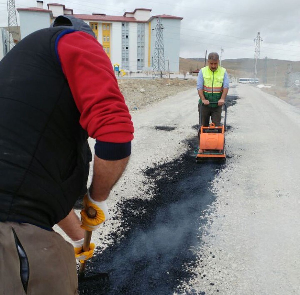 Van\'da Yol Onarım ve Kaldırım Yenileme Çalışması