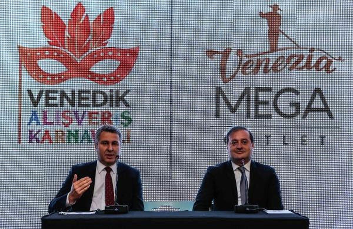 Venedik\'in Karnaval Coşkusu İstanbul\'da Alışverişle Buluşuyor