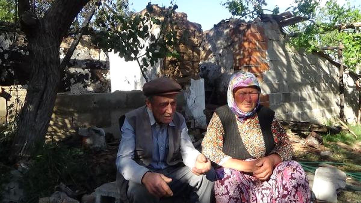 Yaşlı Çiftin Evi Kül Oldu