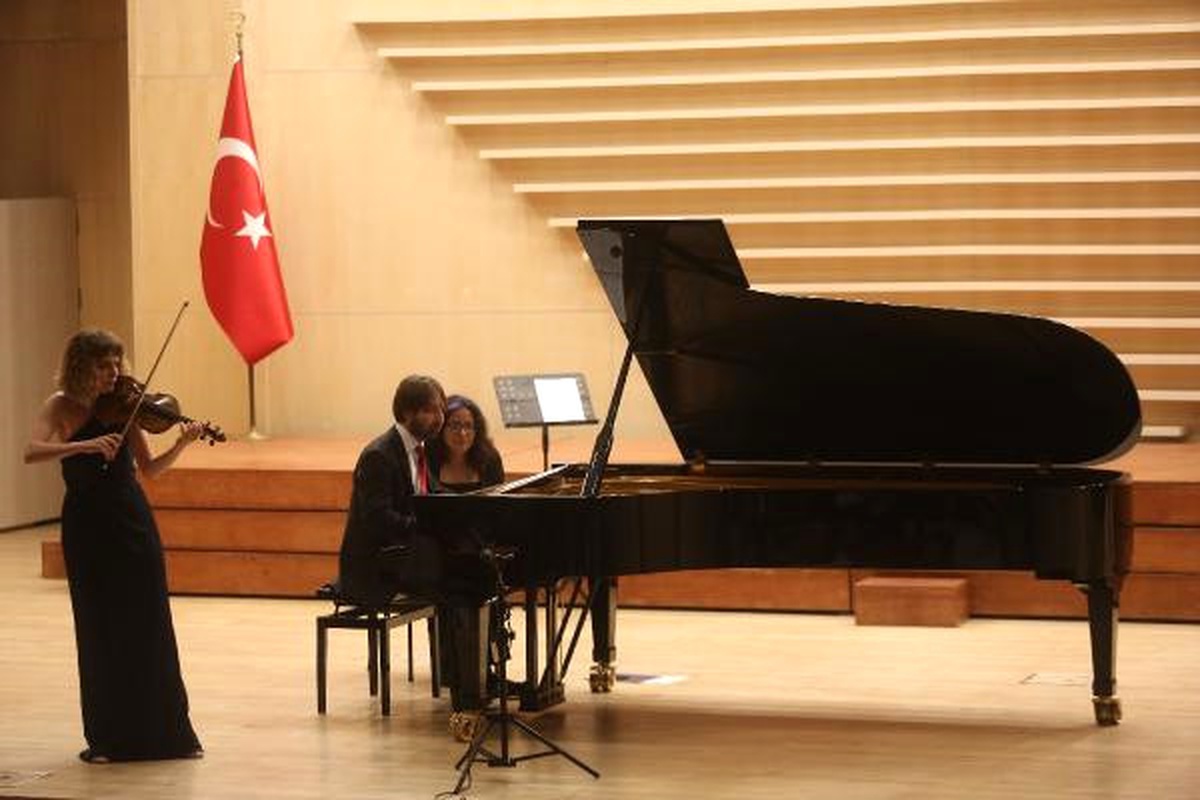 Yazıcı ve Aksu\'dan Mersin\'de Müzik Şöleni