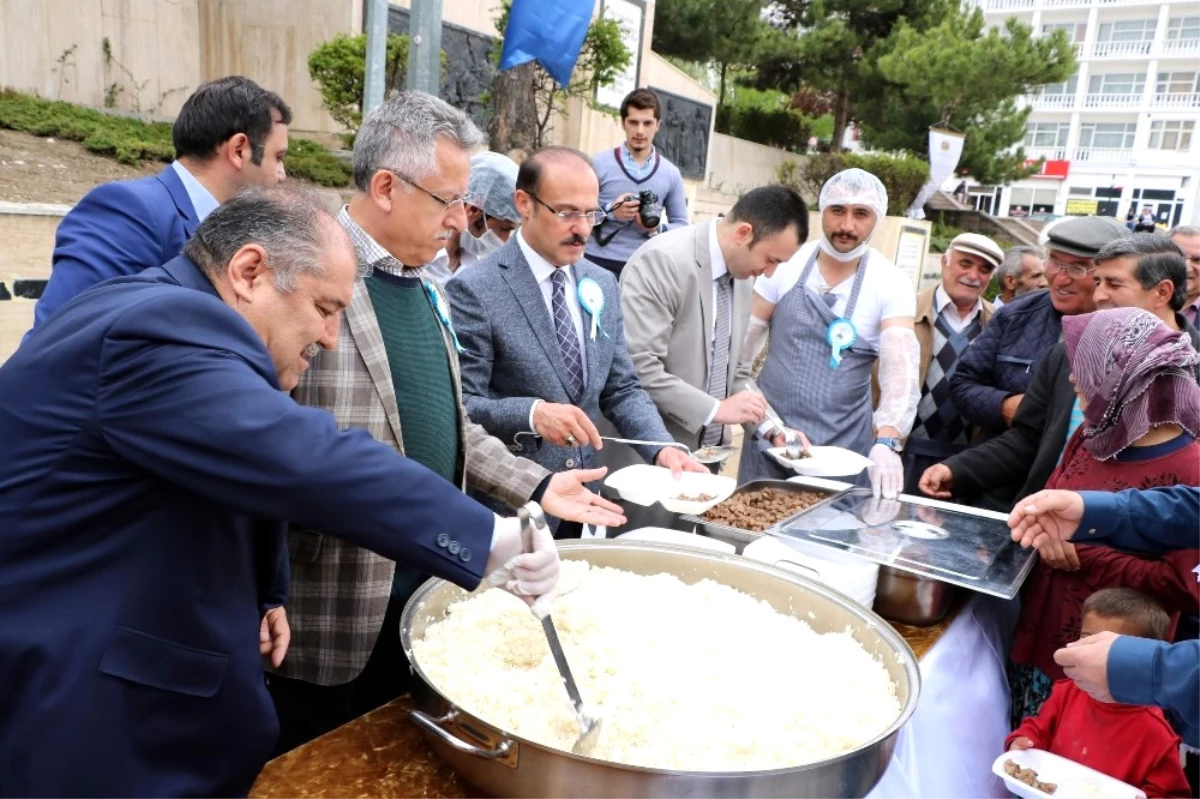 Yozgat\'ta Vatandaşlara Vakıf Yemeği Dağıtıldı