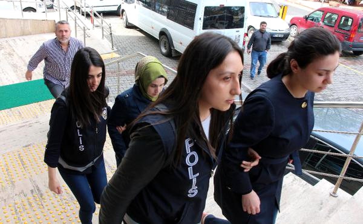 Zonguldak\'ta Fetö\'den 2 Avukat Adliyede