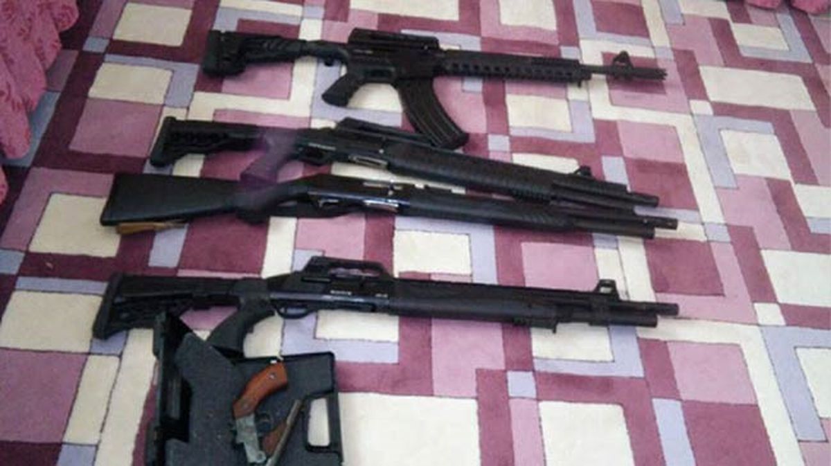 Adana\'da Husumetli Ailelerin Evine Polis Baskını
