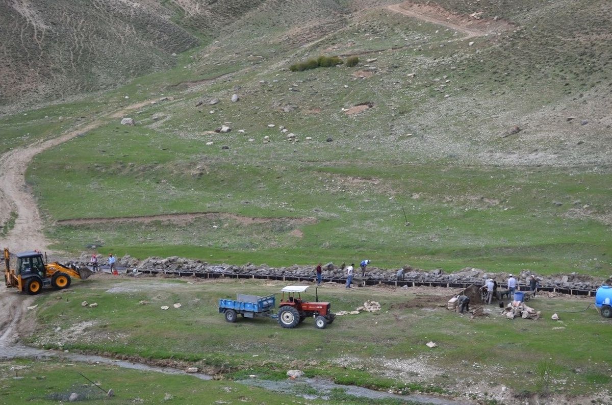 Adilcevaz\'da Sulama Kanalı Yenileme Çalışması