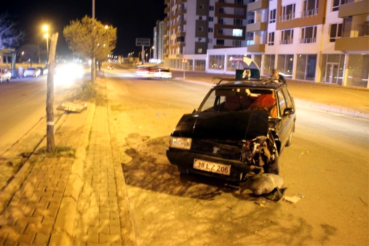 Ağaca Çarpıp Takla Atan Otomobilin Sürücüsü Yaralandı