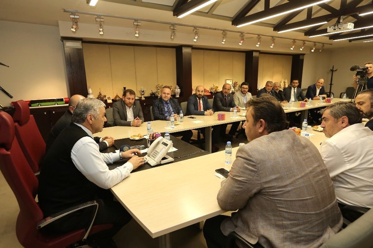 AK Parti İl Yönetimi Başkan Mustafa Çelik\'i Ziyaret Etti