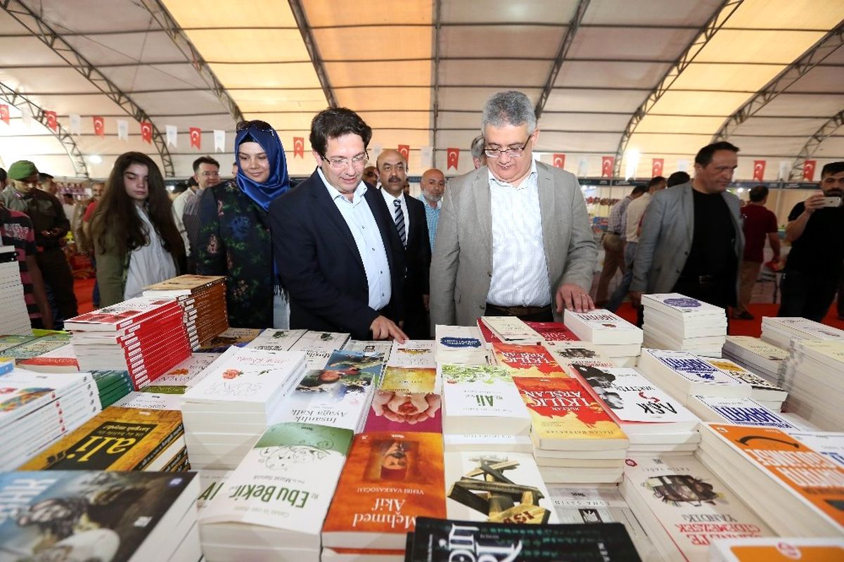 Aksaray\'da Kitap Günleri Fuarını 182 Bin 526 Kişi Ziyaret Etti