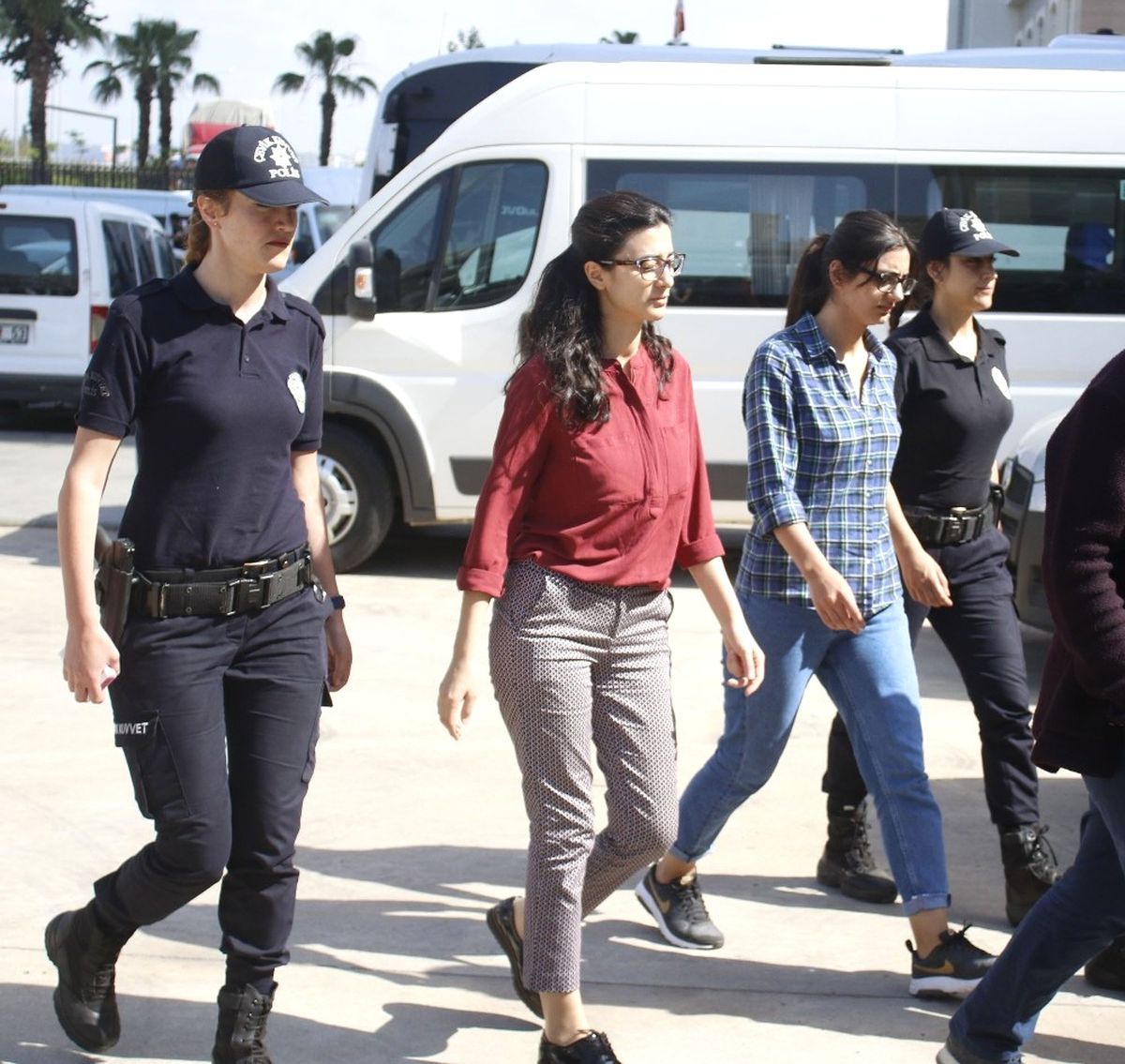 Antalya\'da Fetö Şüphelisi Hakim ve Savcılar Adliyede