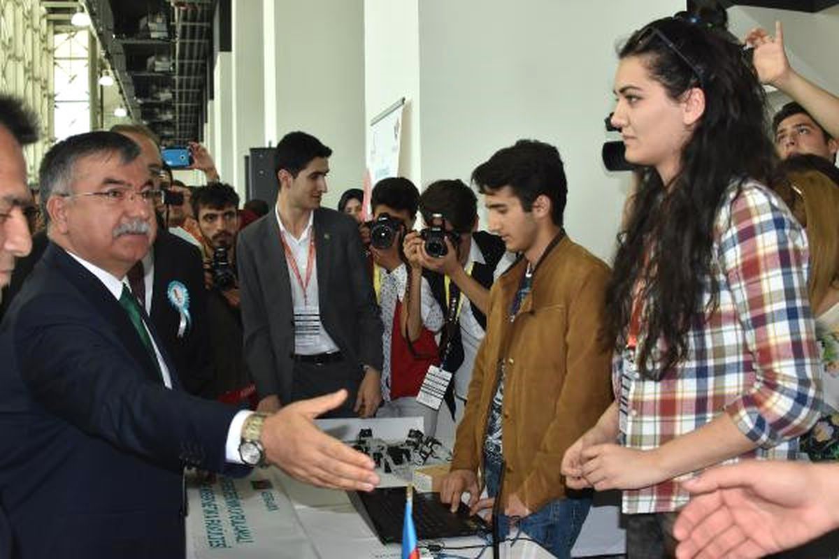 Bakan Yılmaz, Robot Yarışmasının Startını Verdi