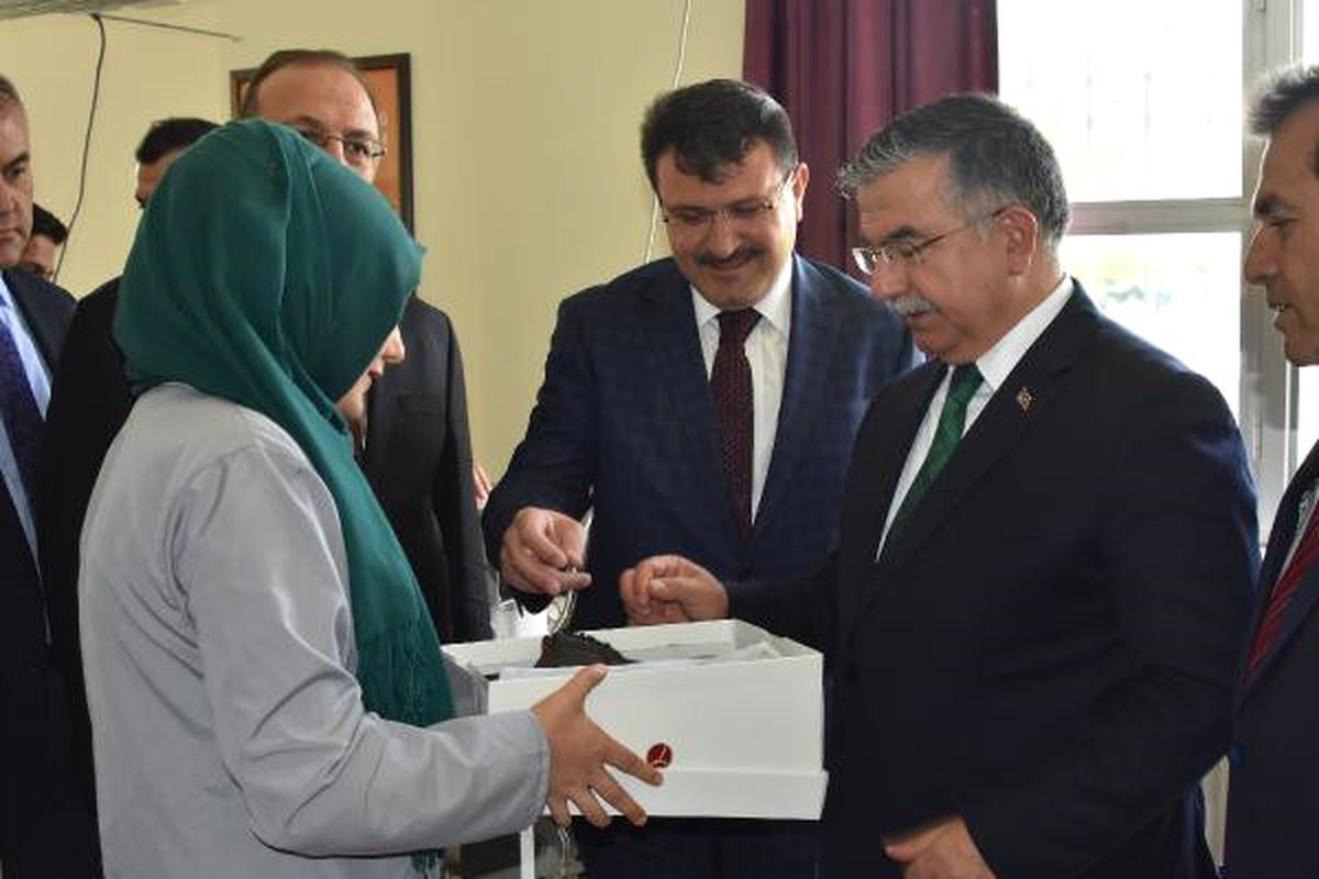 Bakan Yılmaz, Robot Yarışmasının Startını Verdi (2)
