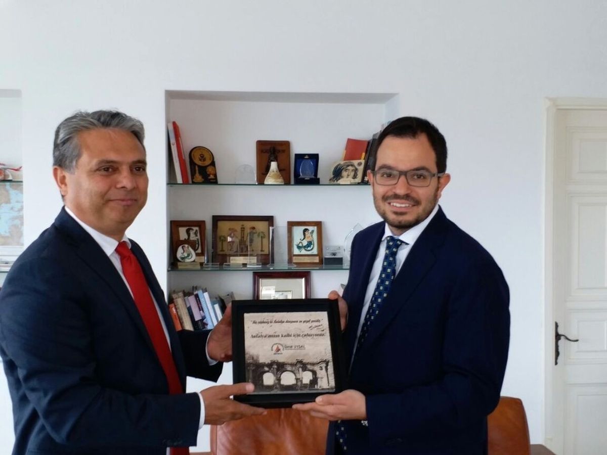 Başkan Uysal Davet Mektubunu Sundu