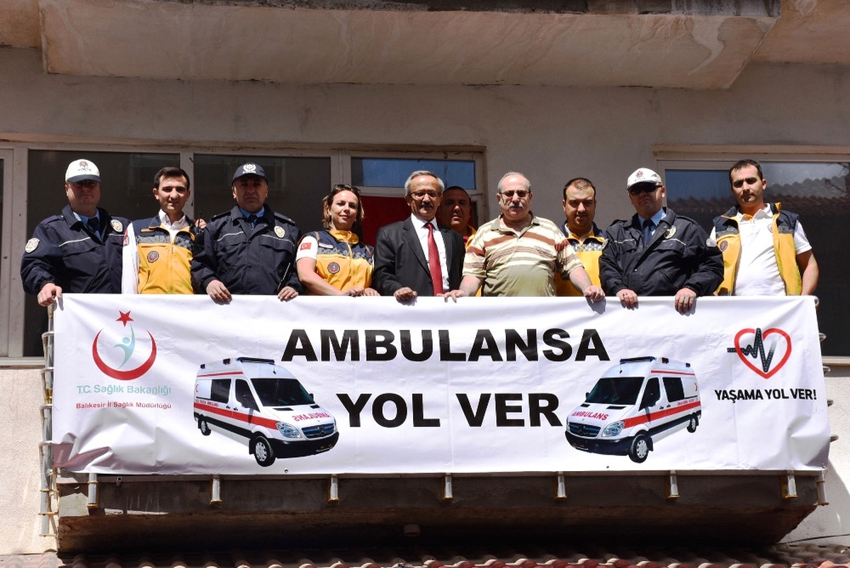 Bayrak Asan Dayı" 112 Için Balkona Çıktı