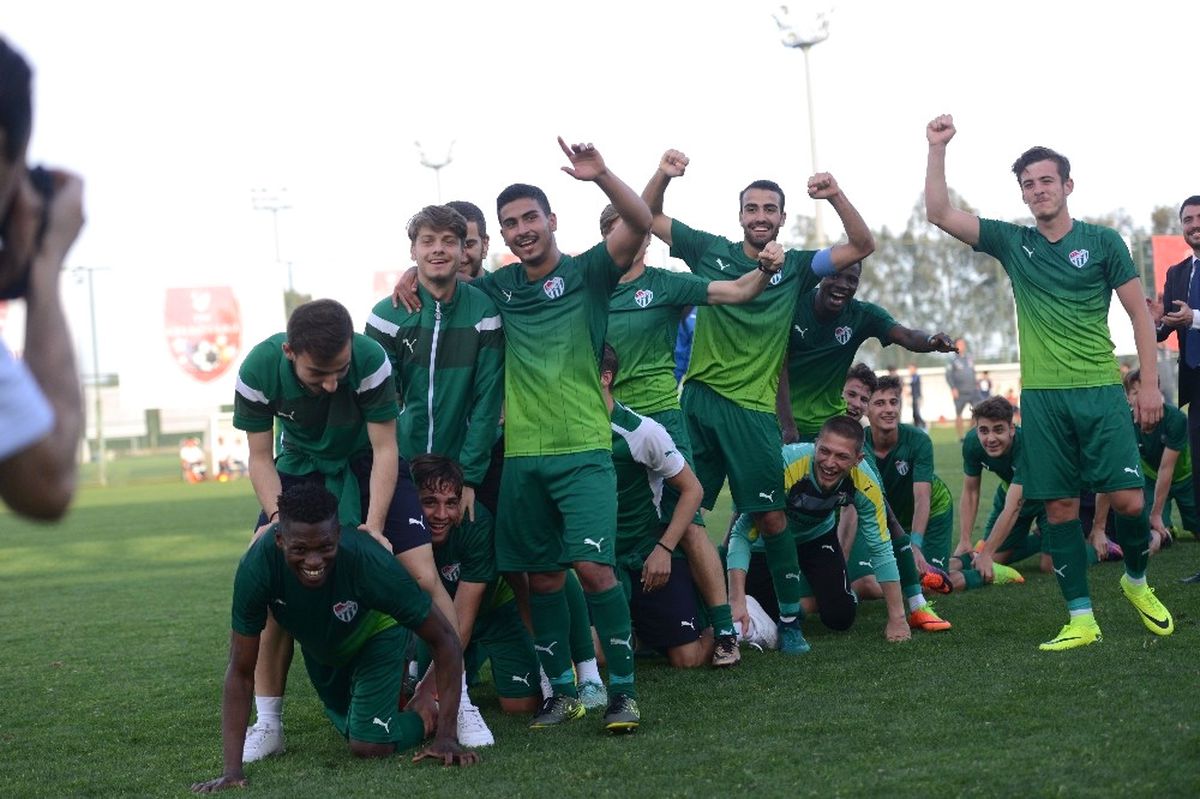 Bursaspor\'un U19 Takımı Şampiyon Oldu