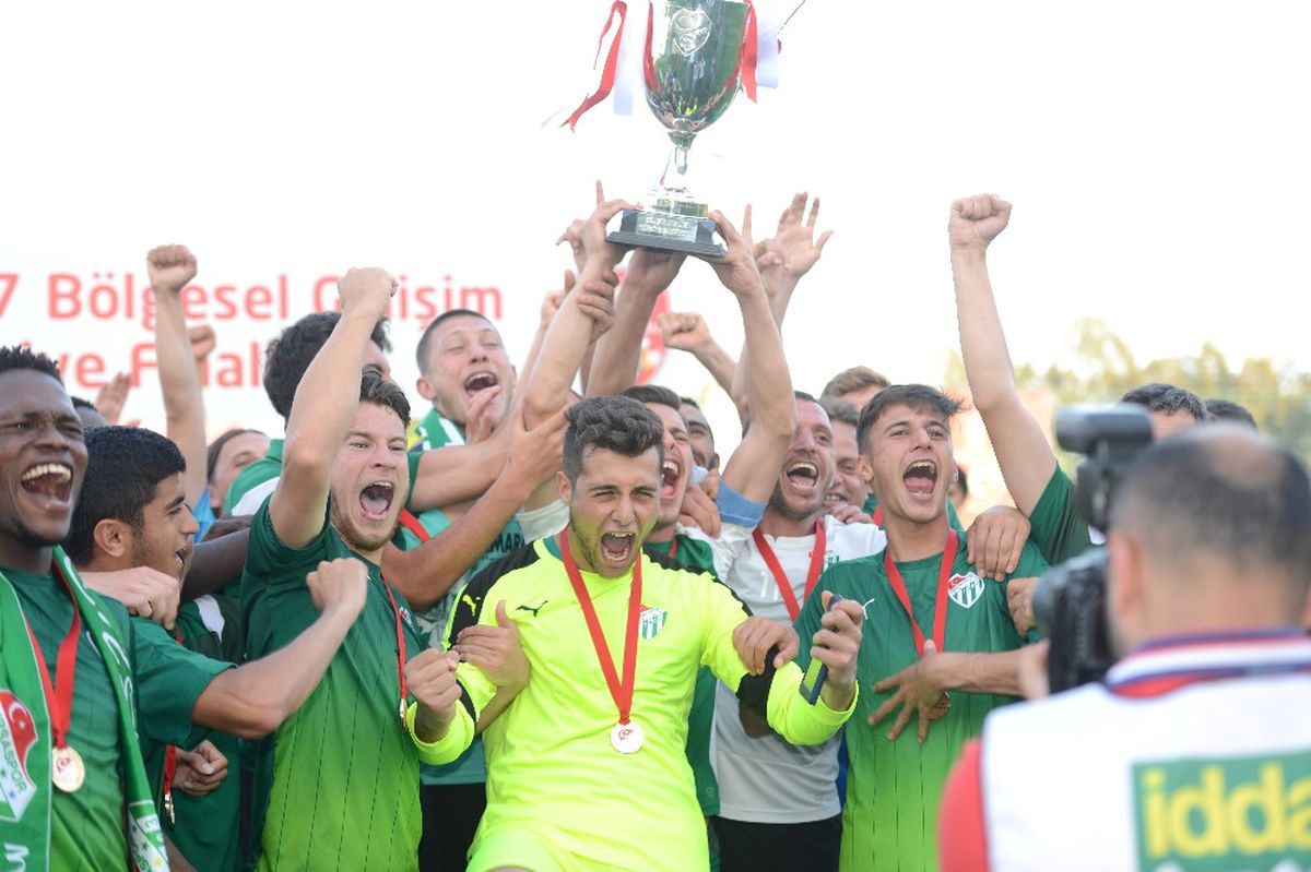 Bursaspor\'un U19 Takımı Şampiyon Oldu