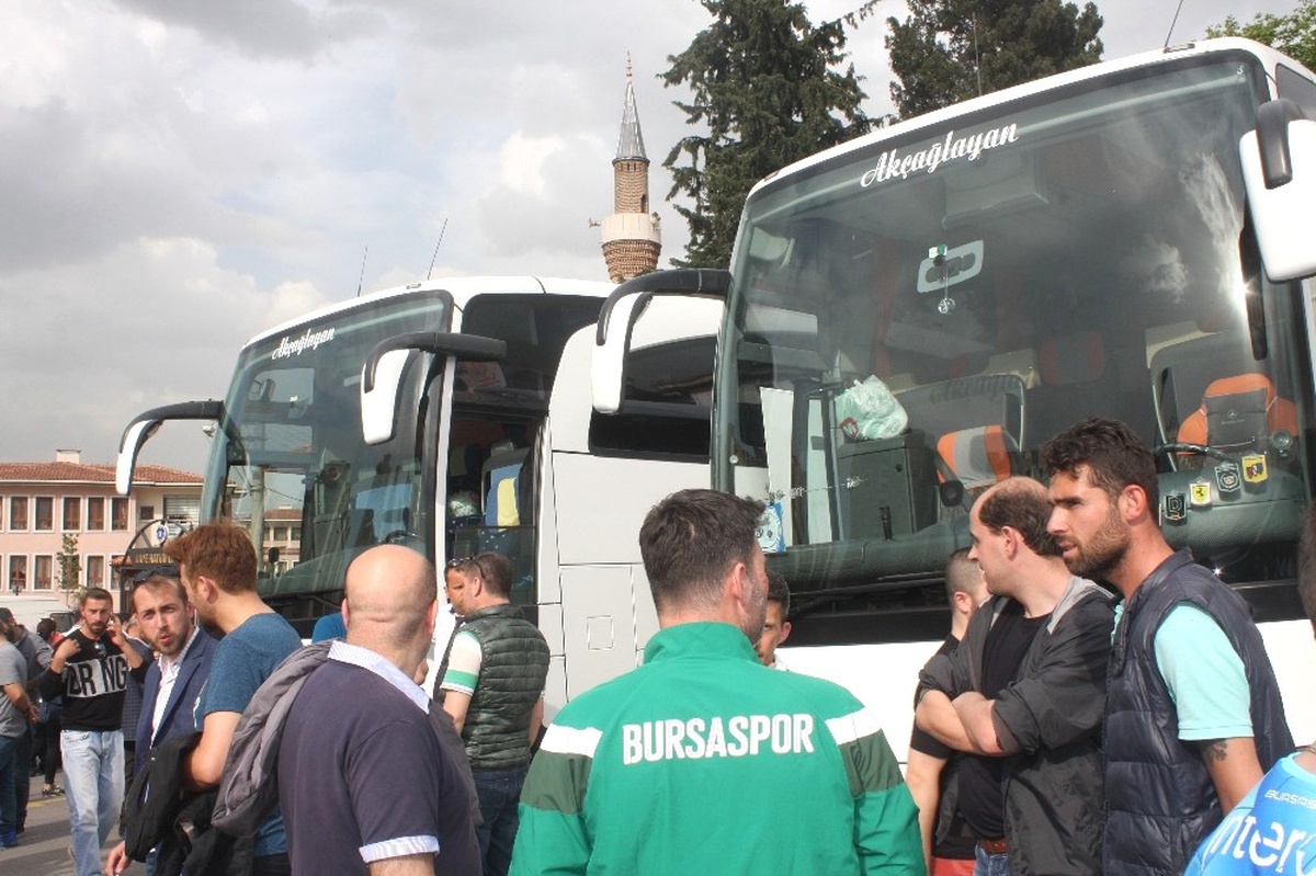 Bursasporlu Taraftarlar Umreye Uğurlandı
