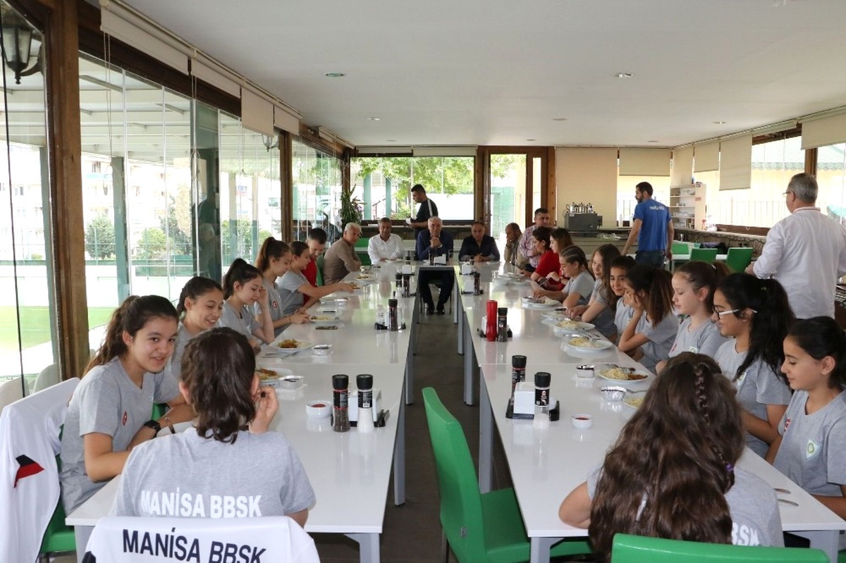 Büyükşehir\'in Minik Voleybolcuları Bulgaristan Yolcusu