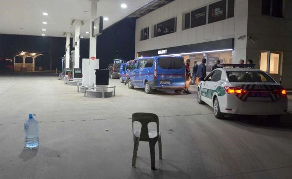 Dha Yurt - Gaspçılar Çalışmayan Otomobillerini Silah Zoruyla İttirtip Kaçtılar