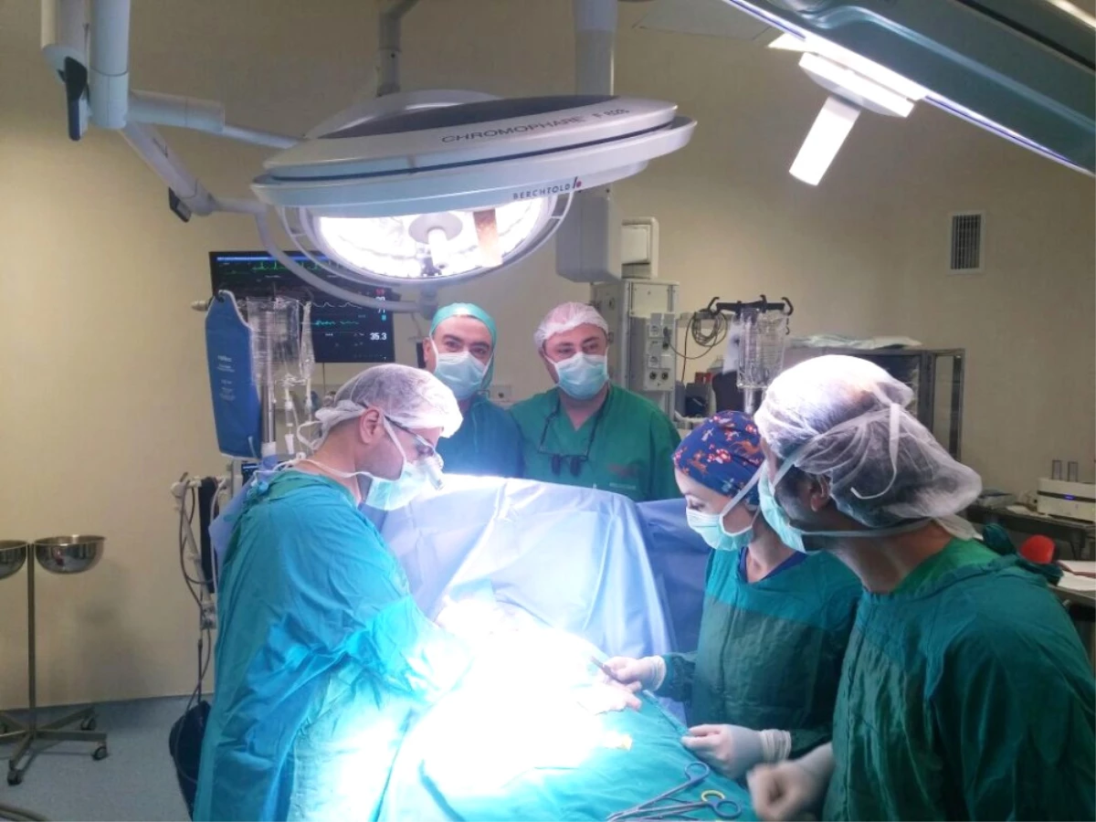 Doktorlar 15 Saatte 3 Kalp Ameliyatı Yaptı