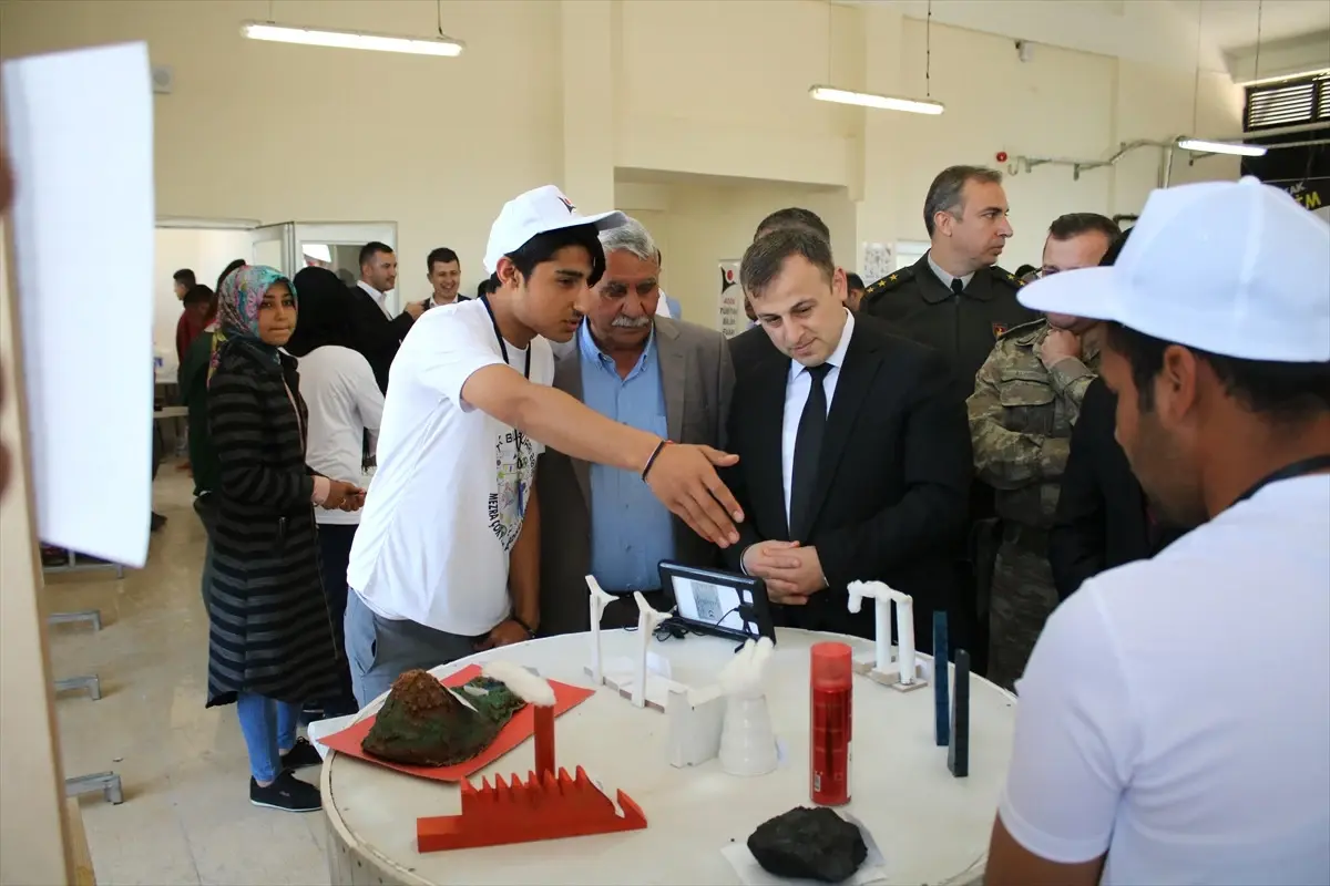 Eceabat\'ta 4006 Tübitak Bilim Fuarı