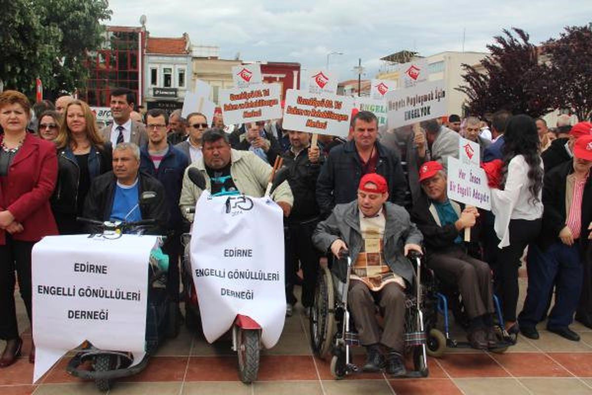 Edirne 72 Yaşındaki Engelliden Atatürk\'e Saygı