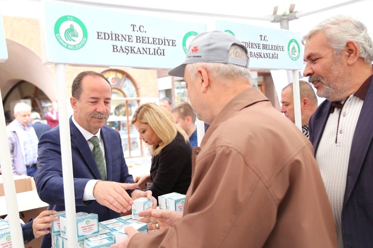 Edirne\'de 20 Bin Kutu Kandil Simidi Dağıtıldı