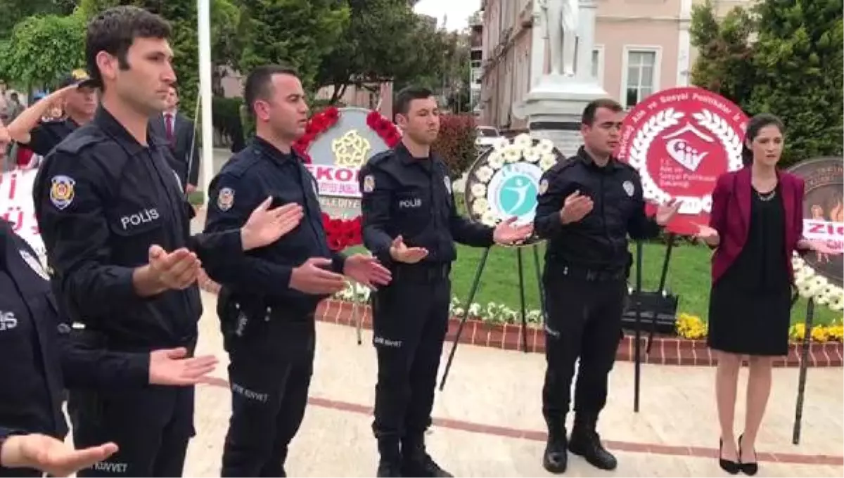 Engellliler Haftası Etkinliğinde Polislerden İşaret Diliyle İstiklal Marşı